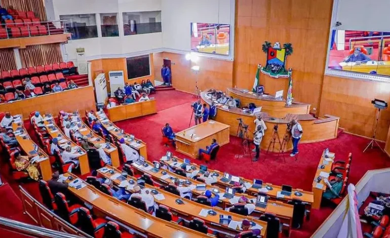 Amid Political Tension, Lagos Lawmakers Deny Defection Rumors Again